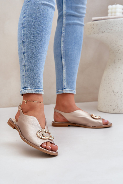 Sieviešu basenes ar platiem papēžiem ar ornamentiem Laura Messi 2865 Zelta krāsas