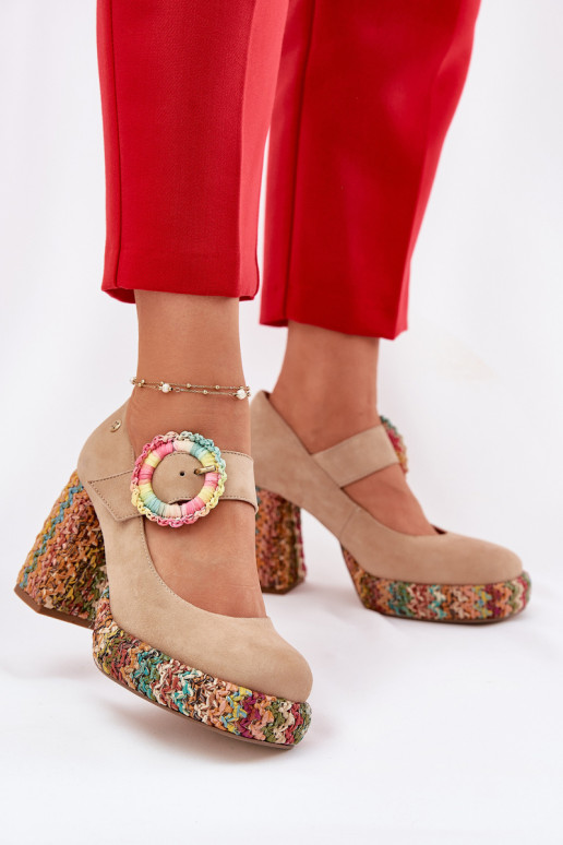 Kurpes Ar bizi ar papēdi Un platforma Tā irciejka 06839-04 smilšu krāsas Kurpes Ar bizi ar papēdi Un platforma Tā irciejka 06839-04 smilšu krāsas