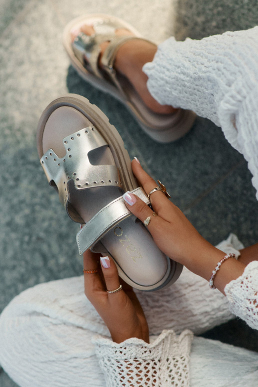 sieviešu čībasIeslēgtsturalnej Skóry ar platformu Zazoo 40440 Zelta krāsas sieviešu čībasIeslēgtsturalnej Skóry ar platformu Zazoo 40440 Zelta krāsas