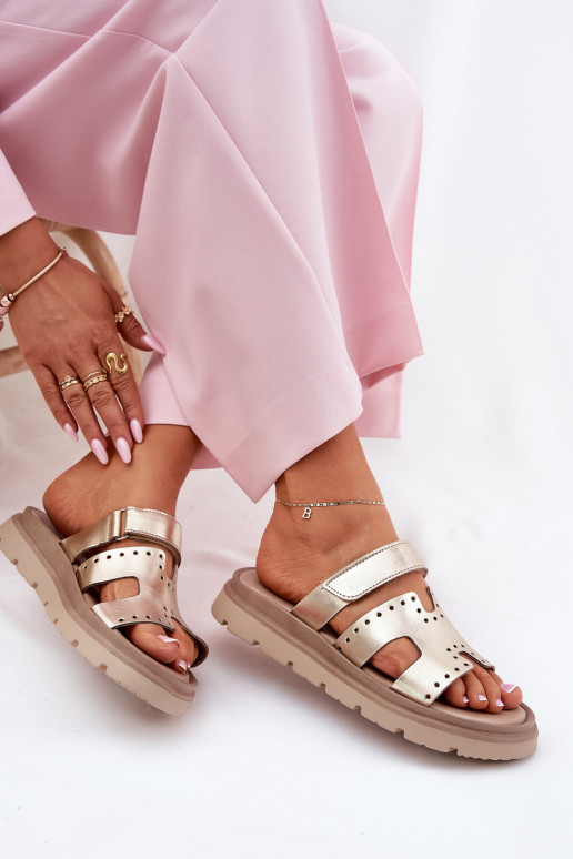 sieviešu čībasIeslēgtsturalnej Skóry ar platformu Zazoo 40440 Zelta krāsas sieviešu čībasIeslēgtsturalnej Skóry ar platformu Zazoo 40440 Zelta krāsas