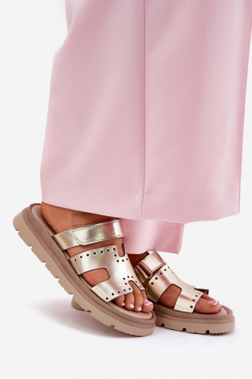 sieviešu čībasIeslēgtsturalnej Skóry ar platformu Zazoo 40440 Zelta krāsas sieviešu čībasIeslēgtsturalnej Skóry ar platformu Zazoo 40440 Zelta krāsas