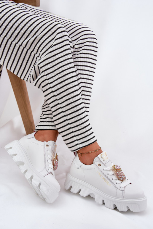Āda Sneakers modeļa apavi dekorēti Broszką Ananas CheBello 4651 baltas krāsas