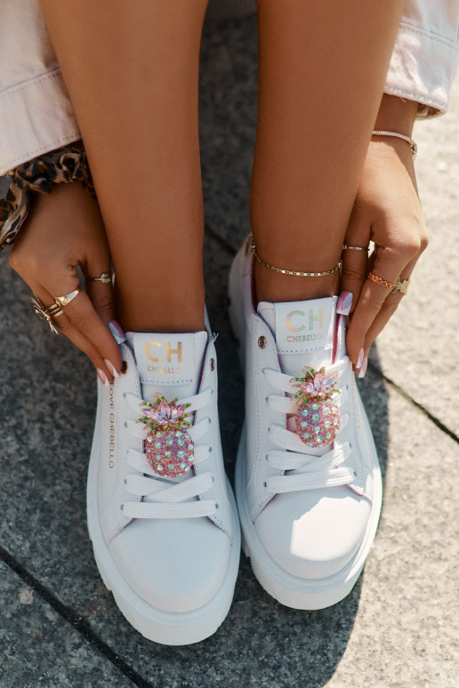 Āda Sneakers modeļa apavi dekorēti Broszką Ananas CheBello 4651 baltas krāsas