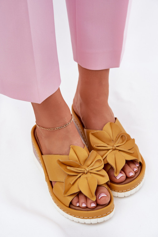 Čibas no dabīgas ādas Sieviešu Uz Ķīļa Ar greznu Puķe Artiker 52C0504 Dzelteni Čibas no dabīgas ādas Sieviešu Uz Ķīļa Ar greznu Puķe Artiker 52C0504 Dzelteni