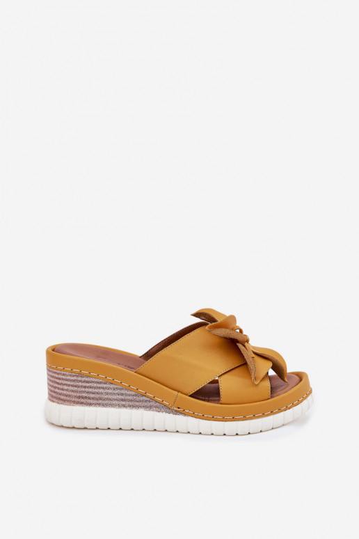 Čibas no dabīgas ādas Sieviešu Uz Ķīļa Ar greznu Puķe Artiker 52C0504 Dzelteni Čibas no dabīgas ādas Sieviešu Uz Ķīļa Ar greznu Puķe Artiker 52C0504 Dzelteni