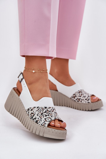 Sieviešu basenesIeslēgtsturalnej Skóry Uz Ķīļa Artiker 56C0958 baltas krāsas 2