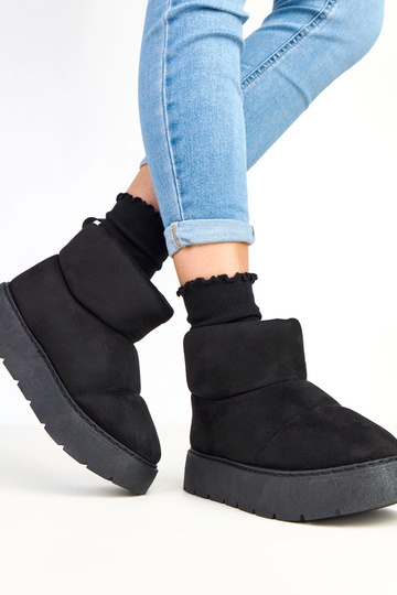 Melni siltie sniega zābaki... 2