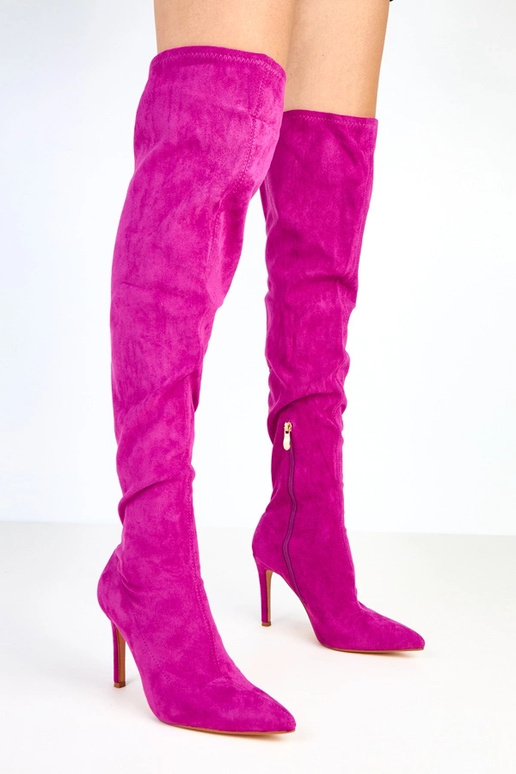 Violeta augstpapēžu garie zābaki virs... Violeta augstpapēžu garie zābaki virs...