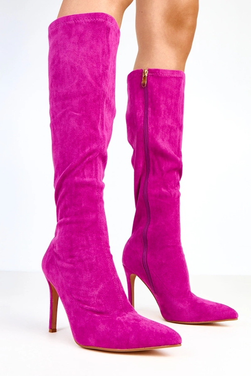 Violeta augstpapēžu zābaki līdz... Violeta augstpapēžu zābaki līdz...