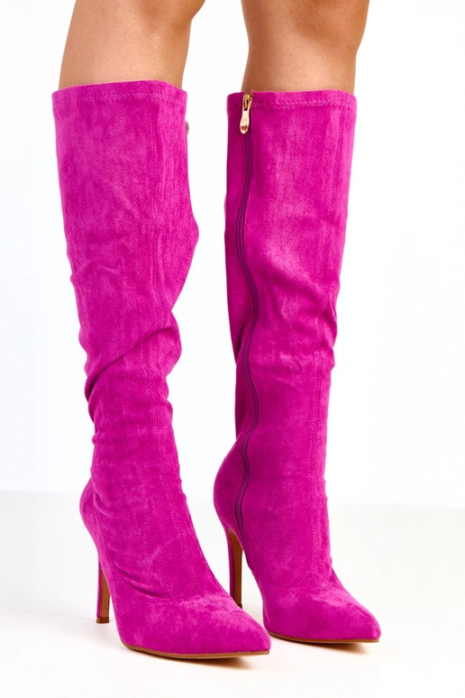 Violeta augstpapēžu zābaki līdz... Violeta augstpapēžu zābaki līdz...