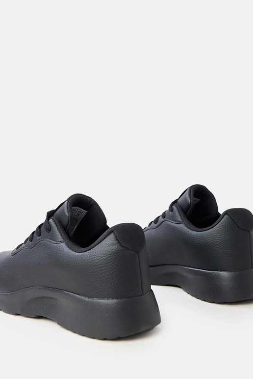 Melnas vīriešu augstās sporta apavi...