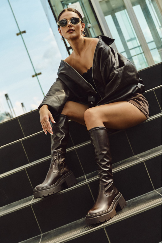 Sieviešu garie zābaki uz masīviem papēžiem un platformas, iekāpjamais modelis brūnā krāsā Florinne Sieviešu garie zābaki uz masīviem papēžiem un platformas, iekāpjamais modelis brūnā krāsā Florinne