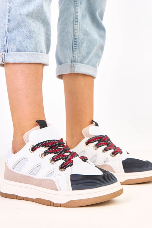 Melnas sporta apavi ar biezajām...