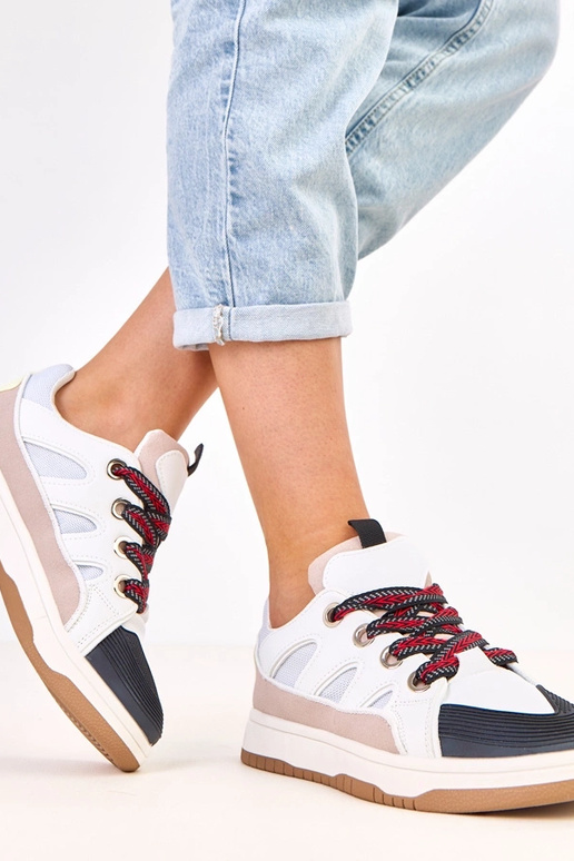 Melnas sporta apavi ar biezajām...