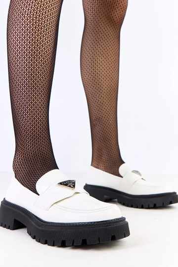 Baltas sieviešu mokasīni ar...