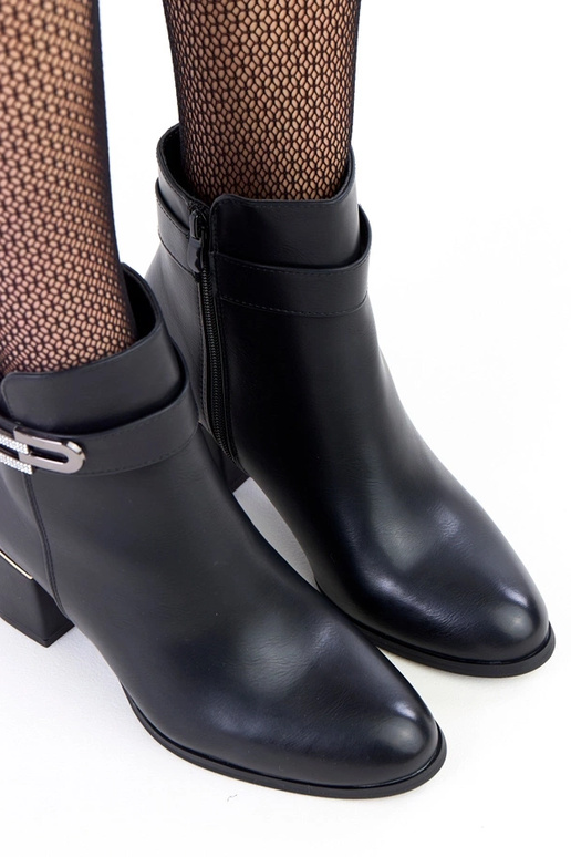 Melni augstpapēžu zābaciņi ar...