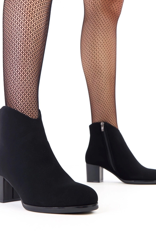 Melni zābaciņi ar smalku eko ādas...