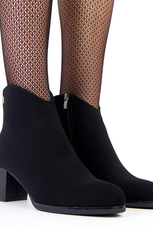 Melni zābaciņi ar smalku eko ādas...