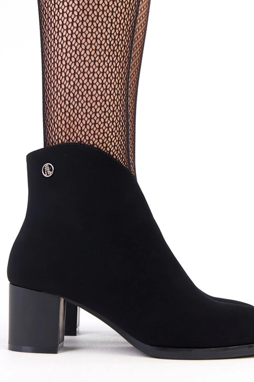 Melni zābaciņi ar smalku eko ādas...