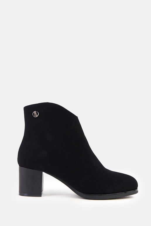 Melni zābaciņi ar smalku eko ādas...