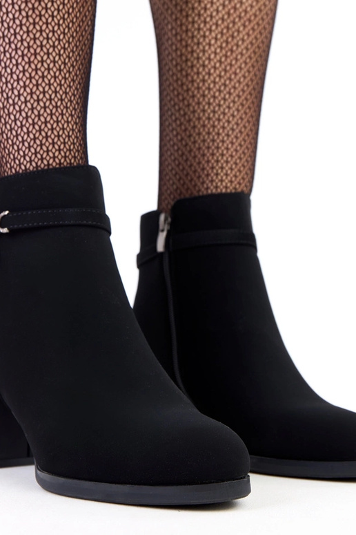 Melni zābaciņi ar dekoratīvu eko ādas...