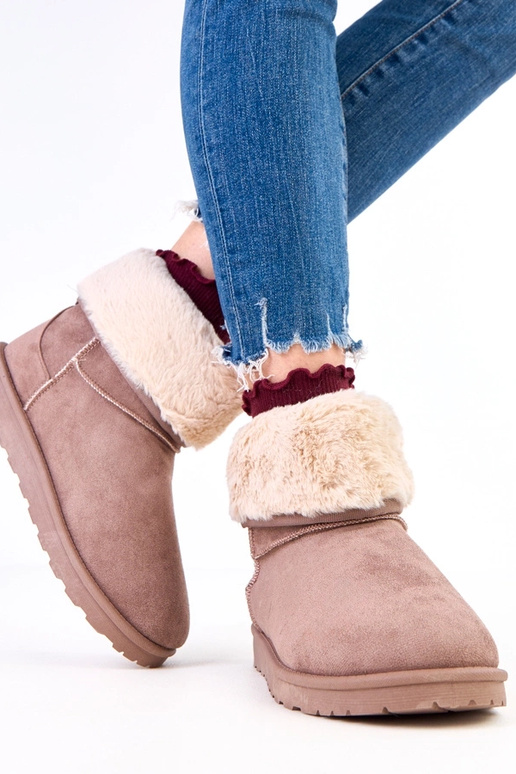 Brūni sniega zābaki ar kažokādu uz...