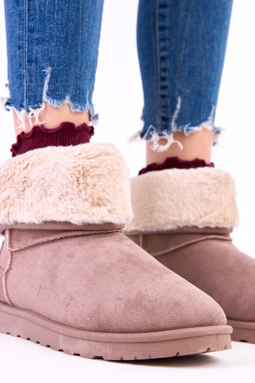 Brūni sniega zābaki ar kažokādu uz...