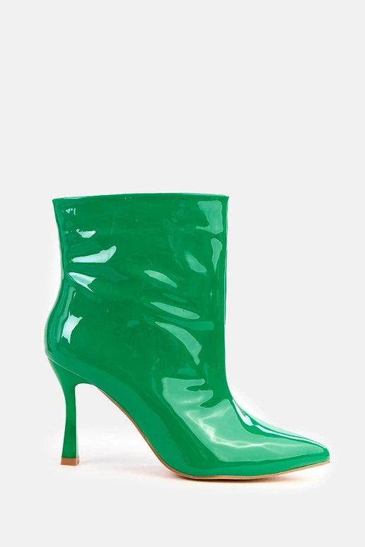 Zaļi lakoti zābaki uz augsta papēža...