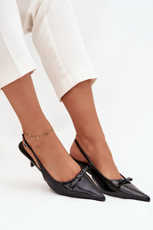 Lakuoti apavi ar plāniem papēžiem un lentītēm melnā krāsā Olvena Lakuoti apavi ar plāniem papēžiem un lentītēm melnā krāsā Olvena