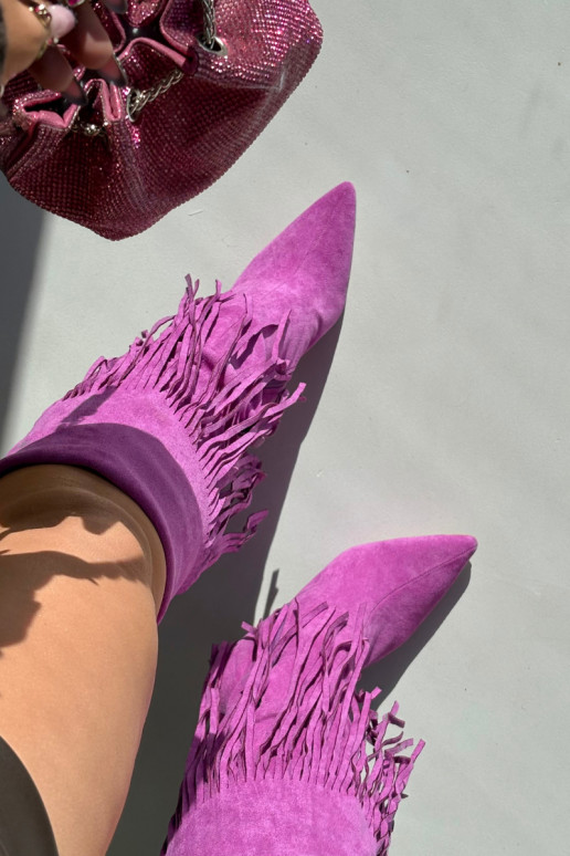 Sieviešu garie zābaki ar plāniem papēžiem un pūkām violetā krāsā Isalune Sieviešu garie zābaki ar plāniem papēžiem un pūkām violetā krāsā Isalune