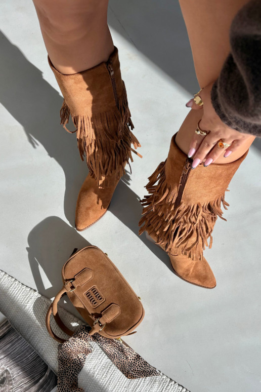 Siltināti ilgaaulie kaubojiskā stila sieviešu apavi ar kutēm brūnā krāsā Brivina Siltināti ilgaaulie kaubojiskā stila sieviešu apavi ar kutēm brūnā krāsā Brivina