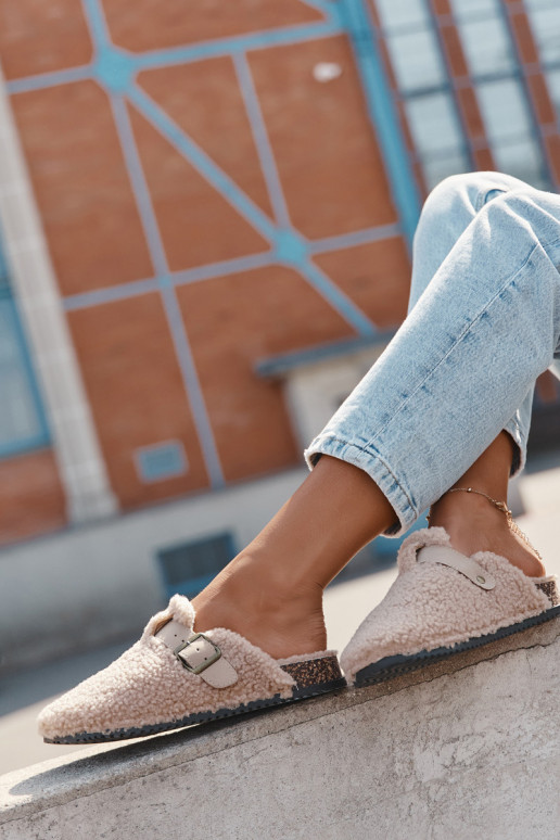 Sieviešu šļūtenes ar kažokādu „Typu Baranek" smilšu krāsā „Lorivine"