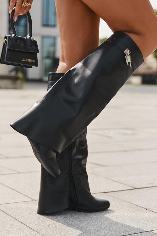 Garie zābaki ar platformu, siksniņām un sudraba detaļām mākslīgajā ādā melnā krāsā Korivelle Garie zābaki ar platformu, siksniņām un sudraba detaļām mākslīgajā ādā melnā krāsā Korivelle