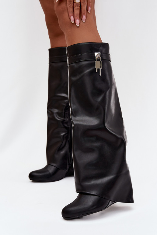 Garie zābaki ar platformu, siksniņām un sudraba detaļām mākslīgajā ādā melnā krāsā Korivelle Garie zābaki ar platformu, siksniņām un sudraba detaļām mākslīgajā ādā melnā krāsā Korivelle