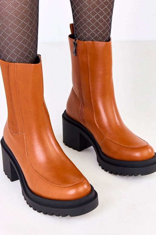 Brūni zābaki uz stabiņa ar elastīgu...