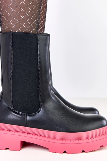 Melni zābaki ar rozā zoli... 2