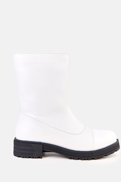 Baltie sieviešu zābaki uz plakanas...