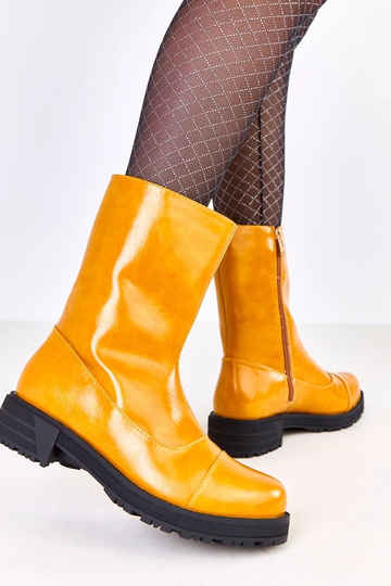 Oranži sieviešu zābaki uz...