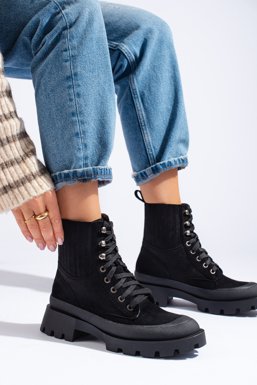 melnas krāsas sasiets zamšādas zābaki