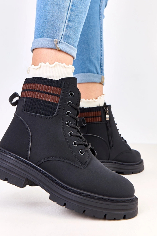 Melni siltie trapper zābaki no matēta...