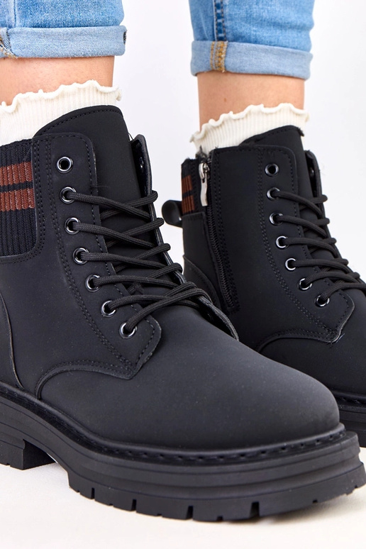 Melni siltie trapper zābaki no matēta...