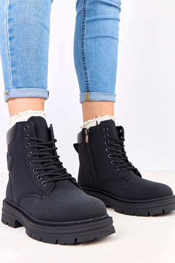 Melni siltie trapper zābaki...