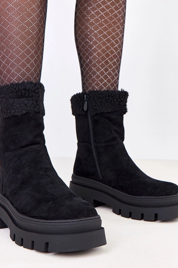 Melni zābaki ar kažoku uz...