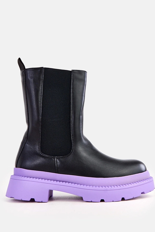 Melni zābaki uz violetas pamatnes...