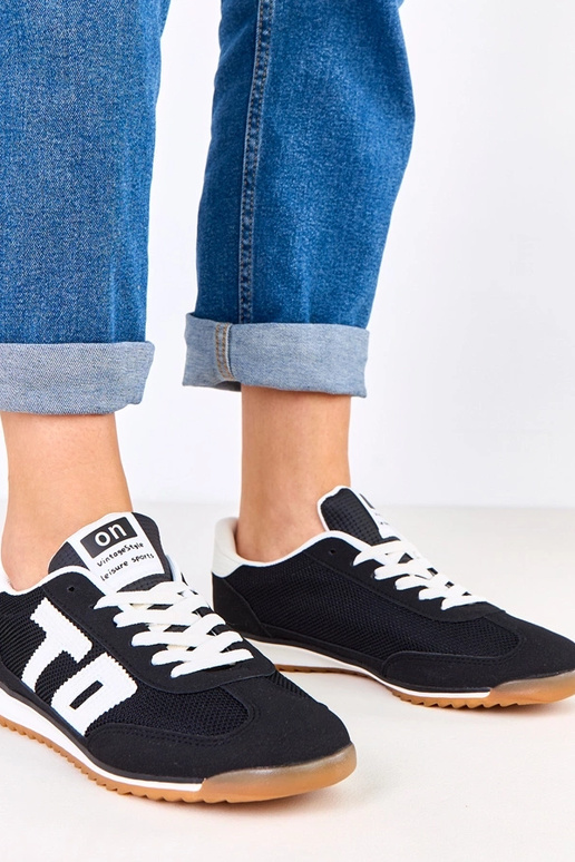 Melni sporta apavi ar baltiem...