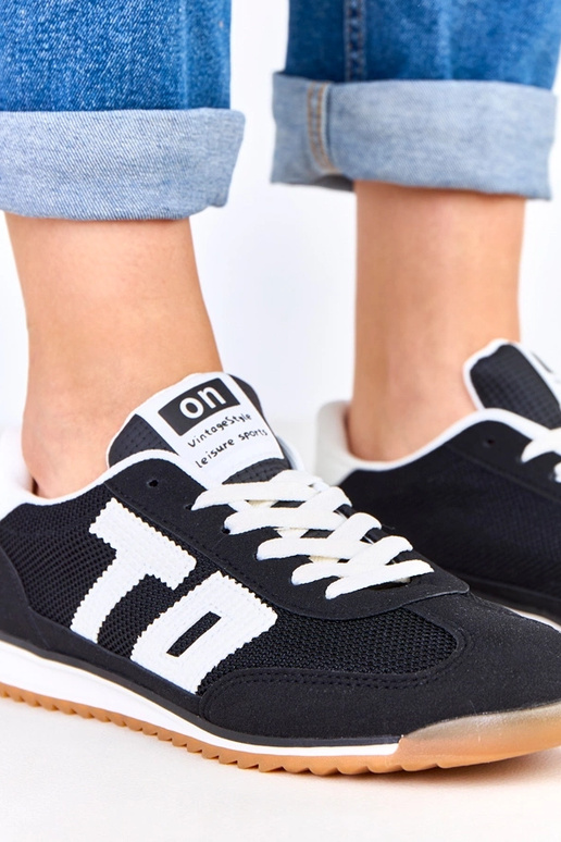 Melni sporta apavi ar baltiem...