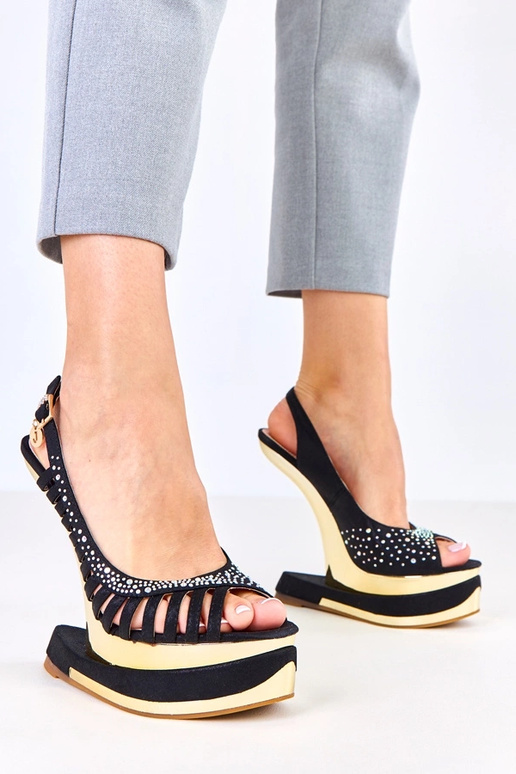 Melnas sandales ar cirkoniem uz...