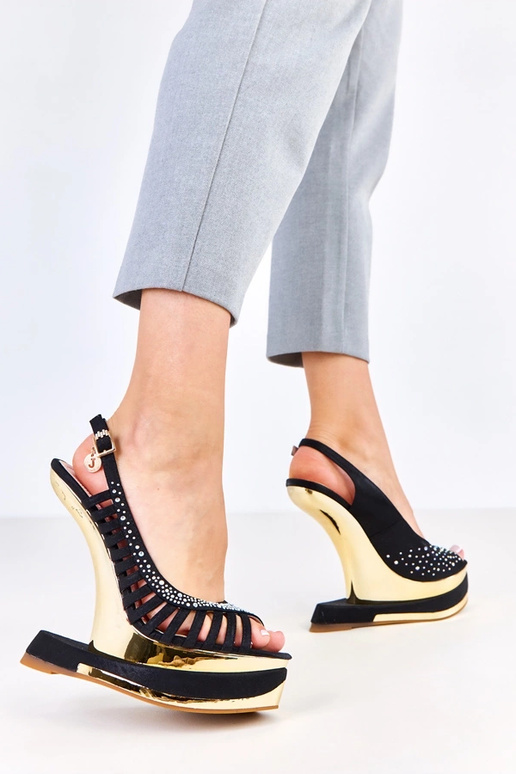 Melnas sandales ar cirkoniem uz...