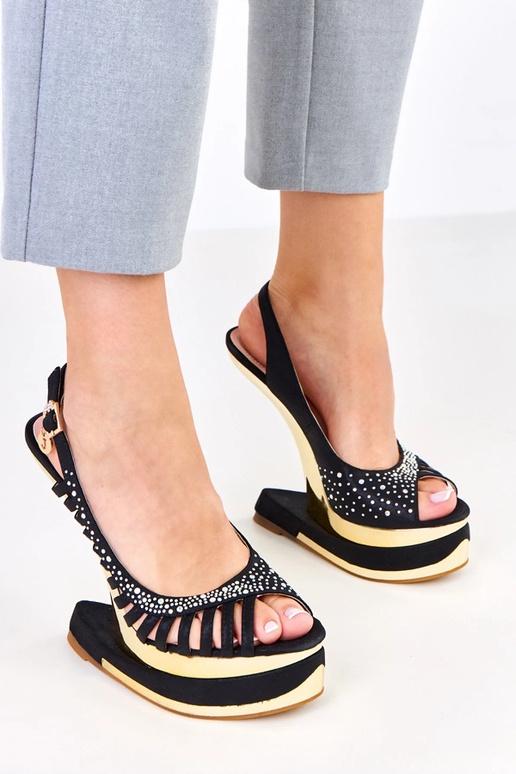 Melnas sandales ar cirkoniem uz...