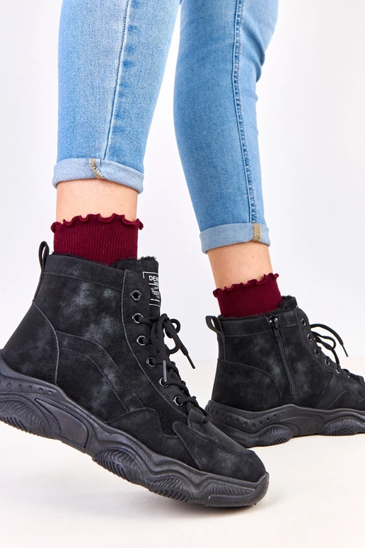 Melni darba zābaki no mākslīgā zamša...